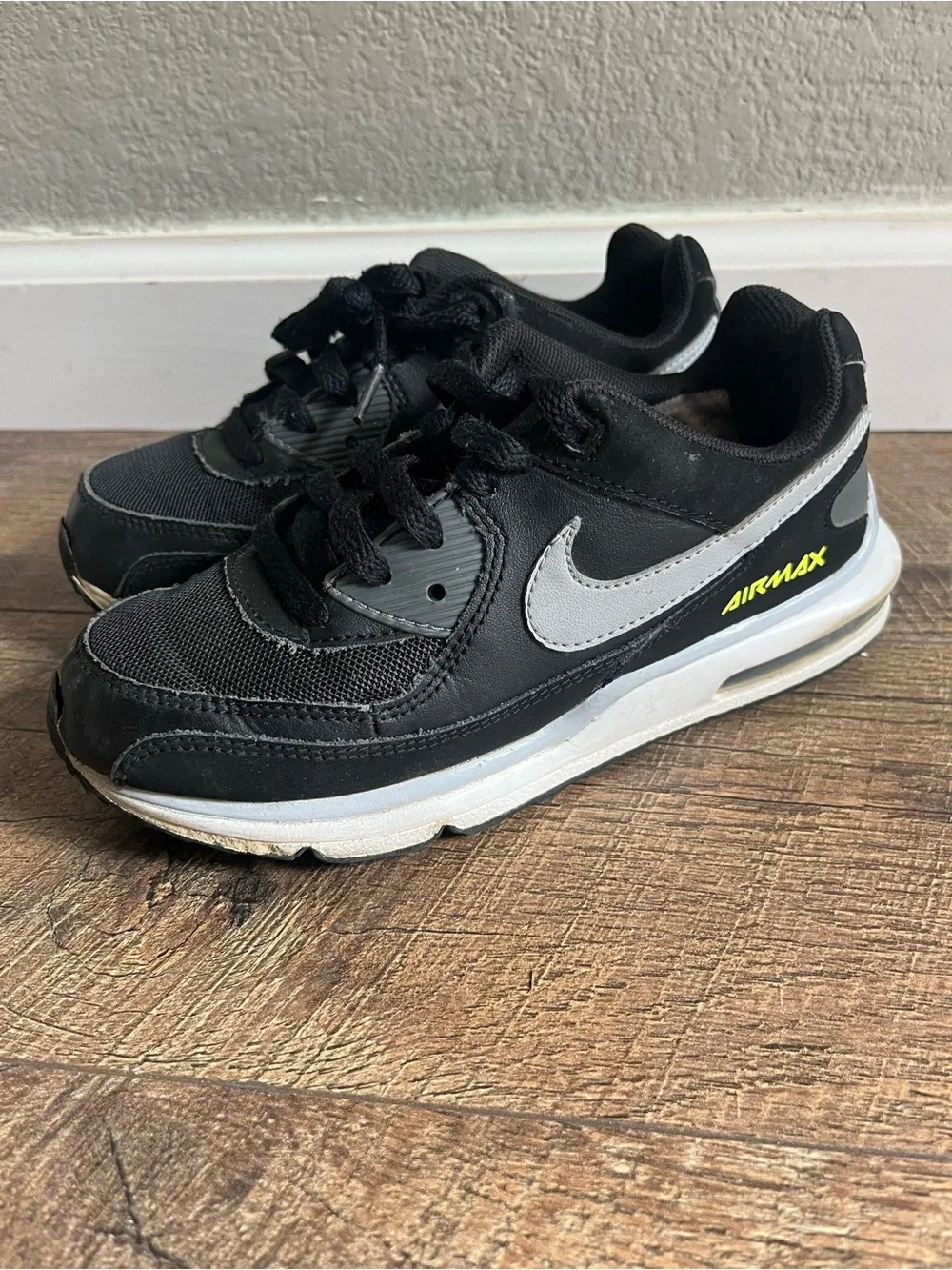 Nike Air Max Wright youth sneakers in the 'Black Volt' size 2